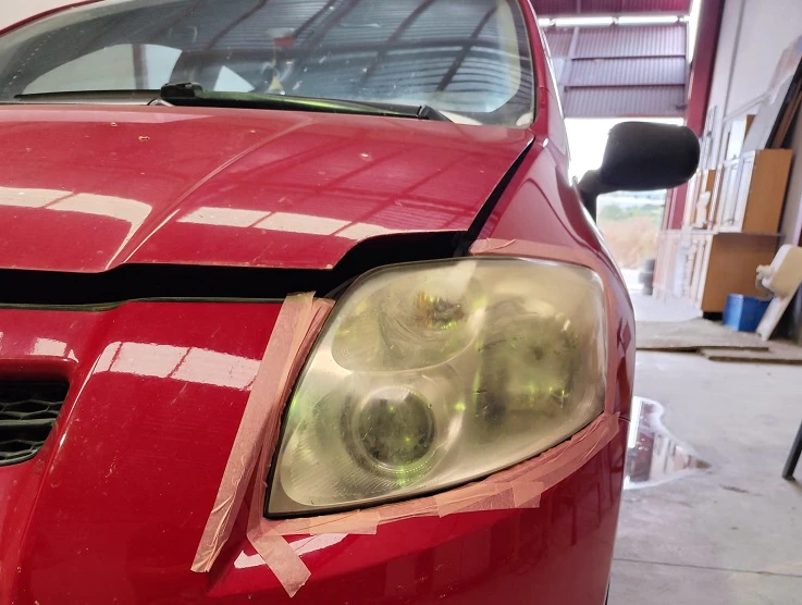 Antes y después de pulido profesional de faros